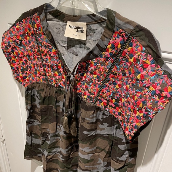 Savanna Jane Embroidered Floral Army Camouflage Blouse Small, Pink Red Yellow - Picture 6 of 11